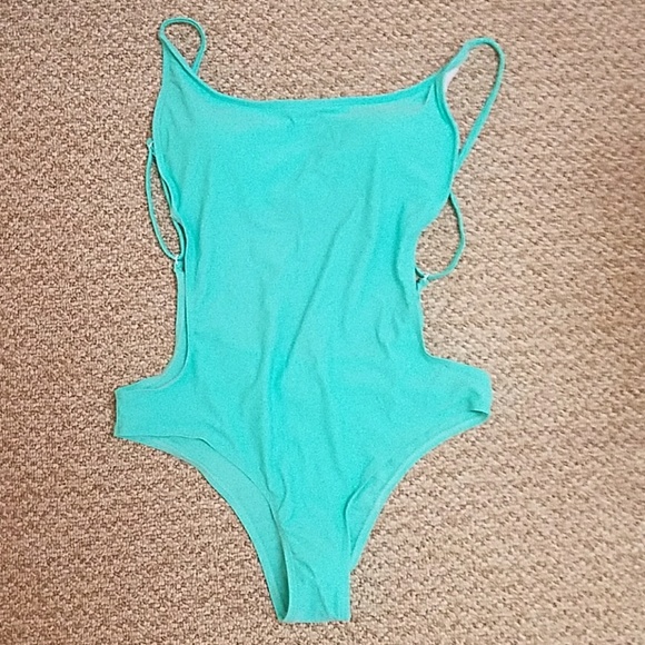 Pamella swimsuit - Picture 1 of 2